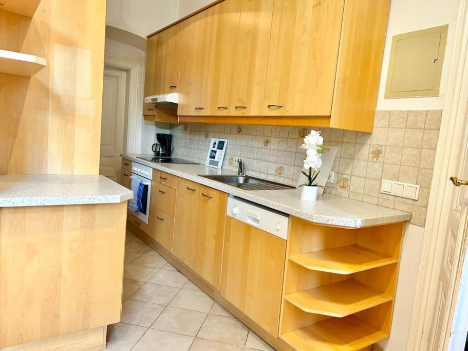 50 M2 With Free Parking & Netflix Wien